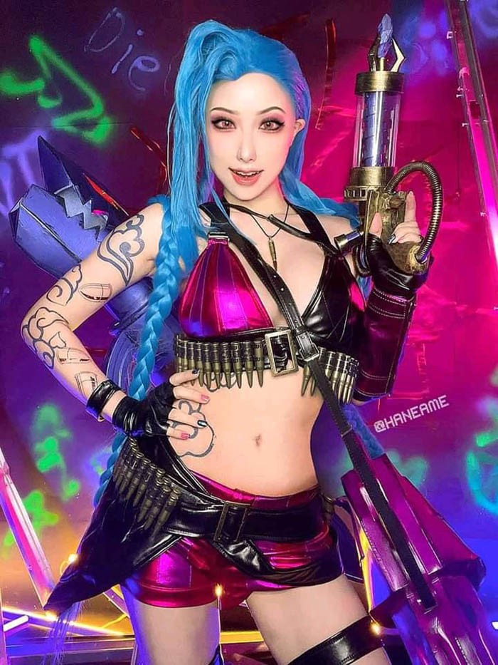 🔥 [HOT TREND] Nữ Cosplayer Việt Nam Gây Sốt Toàn Cầu Với Màn Hóa Thân Thành Jinx (Arcane)